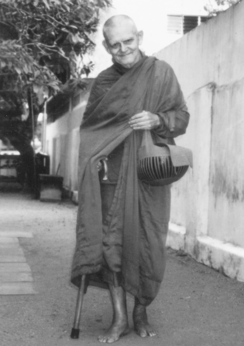 Ven. Ñāṇavimala Walking outside Vajirarama